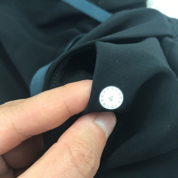 Lululemon On The Fly Skirt *21" Black - Picture 5 of 6